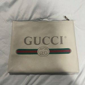 GUCCI large pouch / 9.5in x 12in - used once complete with duster bag